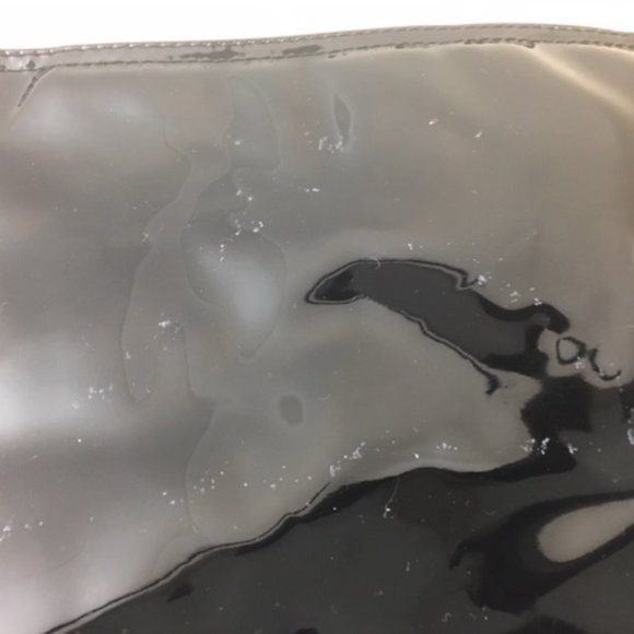 GUESS Vinyl Computer Padded Travel Zip Bag - Picture 6 of 6